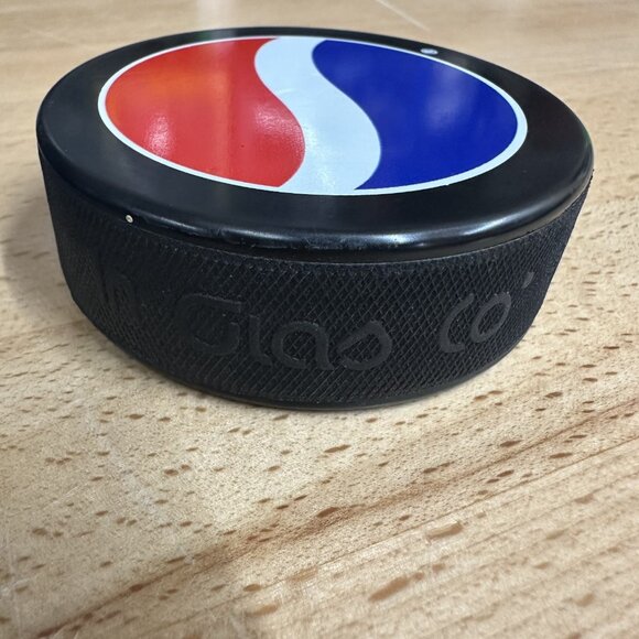 Wayne Gretzky 99 Pepsi Cola Canada Hockey Puck Y2K - Picture 4 of 4